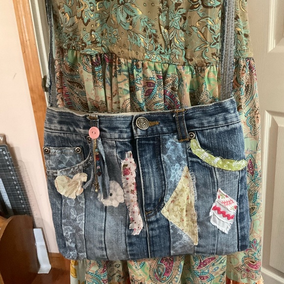 Handmade Upcycled handbag with shabby chic class and bohemian style. - Picture 2 of 4